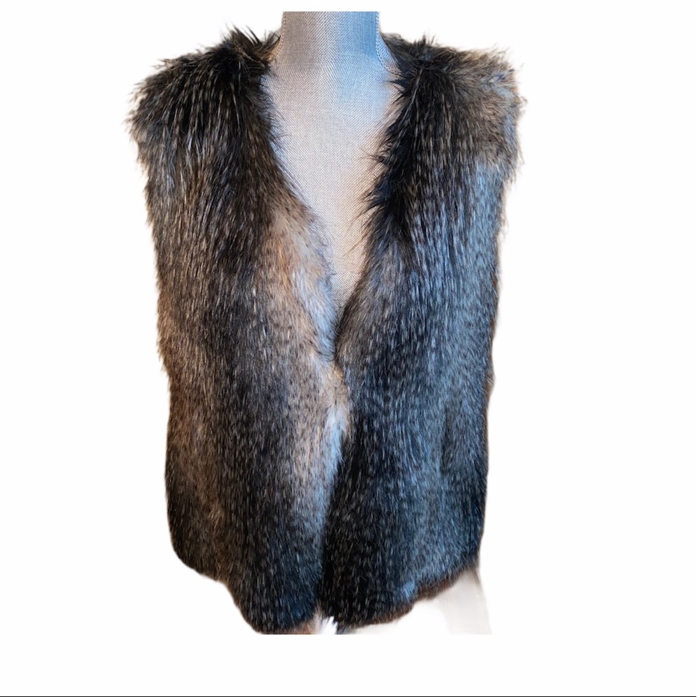 Via Spiga Vest